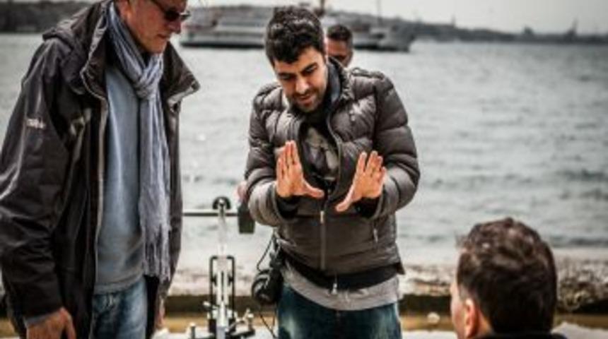 Şaşmaz: A&ccedil;lığa Doymak, Hayatın Değerini Anlamayanlara Bir Şeyler S&ouml;yl&uuml;yor