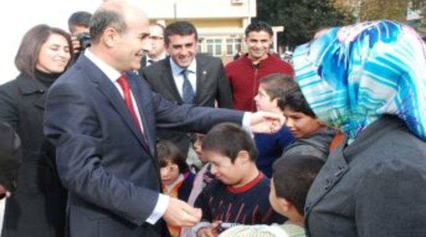 Vali Demirtaş: Engelliler &Ccedil;alışmak Zorunda &Ccedil;&uuml;nk&uuml; &Ccedil;alışmak Yaşamı G&uuml;zelleştirir