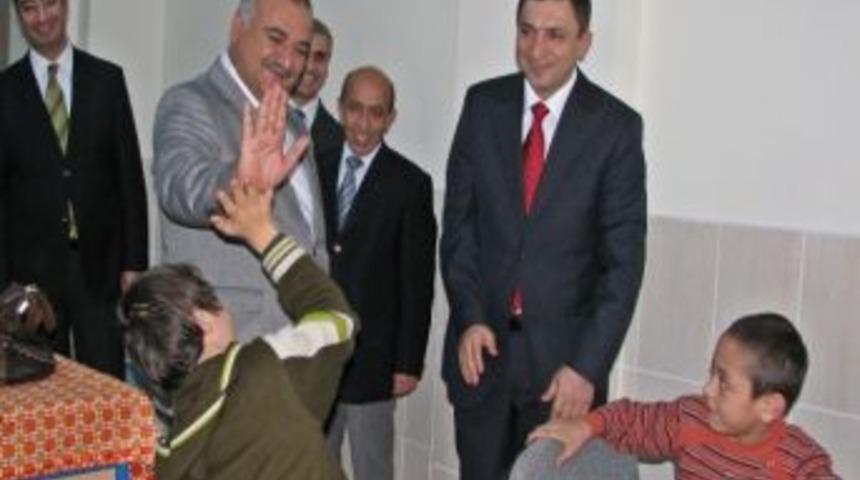 Kaymakam Şahin Engelli &Ouml;ğrencileri Ziyaret Etti