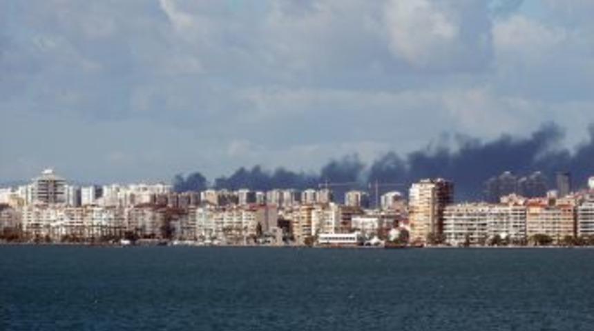 Plastik Fabrikasında Yangın &Ccedil;ıktı