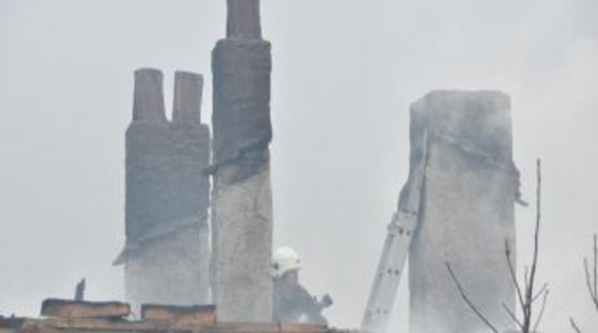 G&ouml;lbaşı'nda &Ccedil;ıkan Yangın Tek Katlı Evi K&uuml;le &Ccedil;evirdi