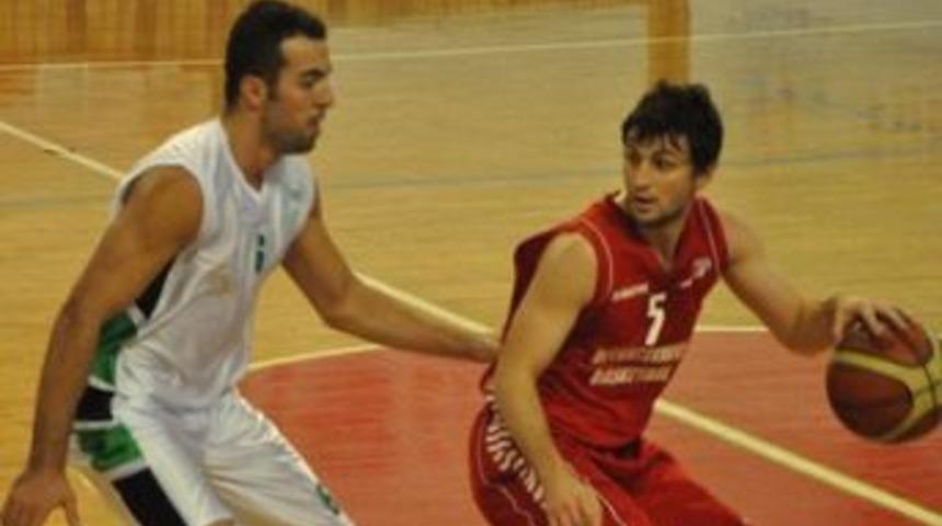 B&uuml;y&uuml;k&ccedil;ekmece Basketbol liderliği kaptırmıyor