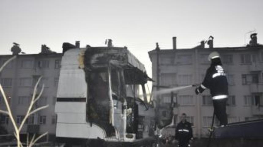 Sakarya'da TIR &Ccedil;ekicisi Yandı