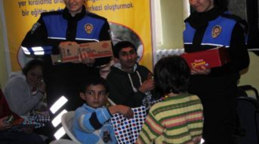 Hakkari'de "3 Aralık D&uuml;nya Engelliler G&uuml;n&uuml;" Kutlandı