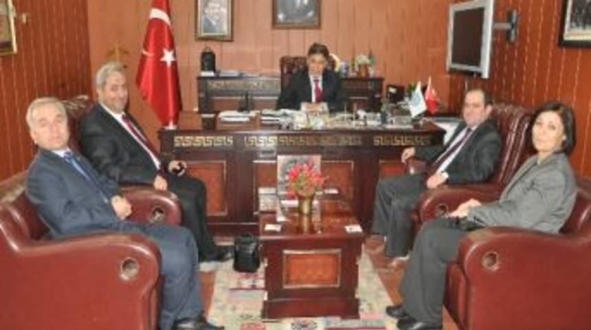 Engellilerden Kaymakam Karataş'a Hediye