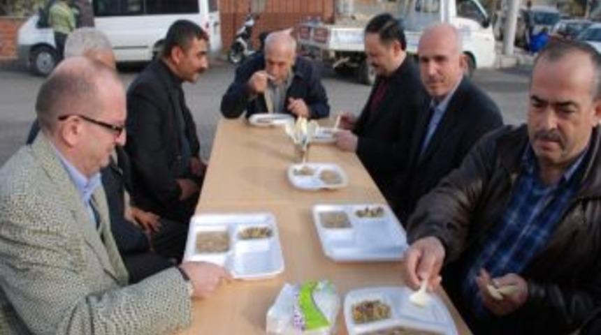 Soma'da Alevilerden Geleneksel Aşure Hayrı