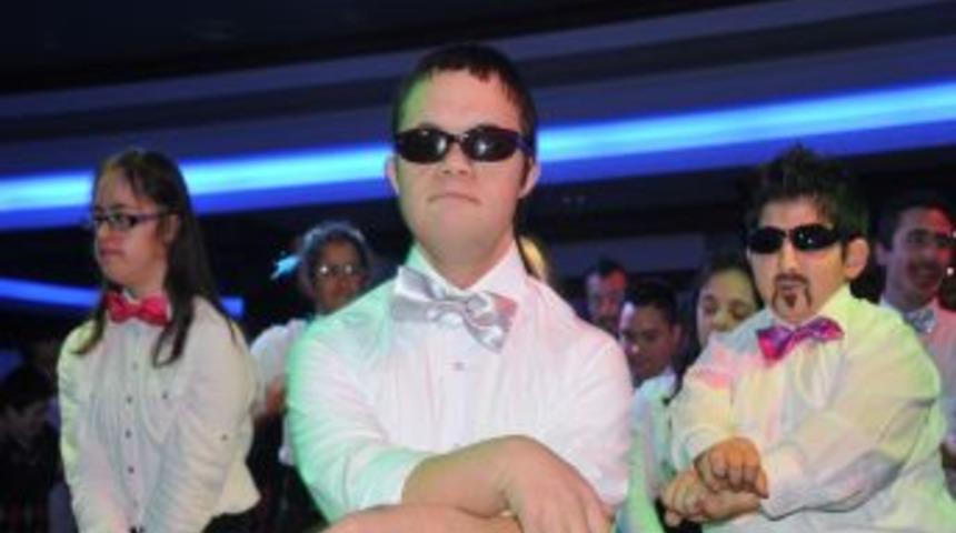 Engelli &Ouml;ğrencilerden 'Gangnam Style' Dans