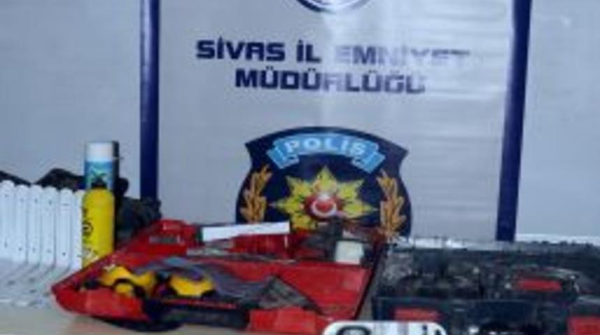 Kuyumcu Soygunuyla Ilgili G&ouml;zaltına Alınan 7 Ş&uuml;pheliden 2&rsquo;si Tutuklandı