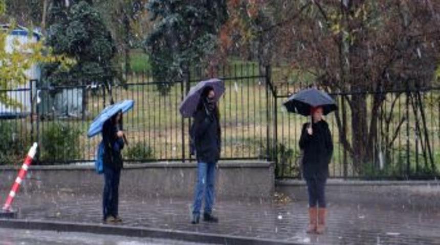 Ankara'ya Mevsimin Ilk Karı D&uuml;şt&uuml;