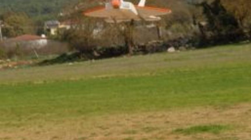 Kendi Yaptıkları Radyo Kontroll&uuml; Model U&ccedil;akları U&ccedil;urdular