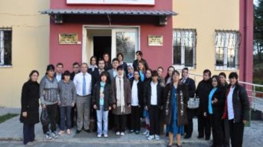 Ak Parti, Rehabilitasyon Merkezini Ziyaret Etti