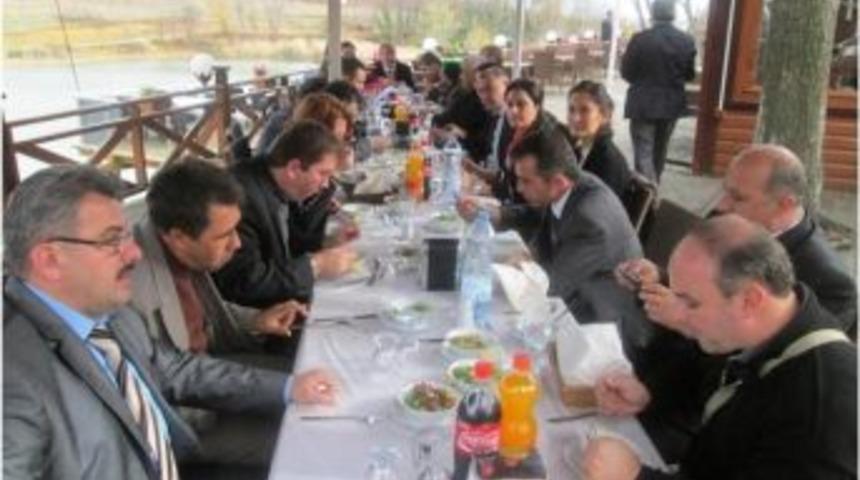 Sakarya Halk Sağlığı M&uuml;d&uuml;r&uuml; Erdoğan Engelli Personelle &Ouml;ğle Yemeğinde Bir Araya Geldi