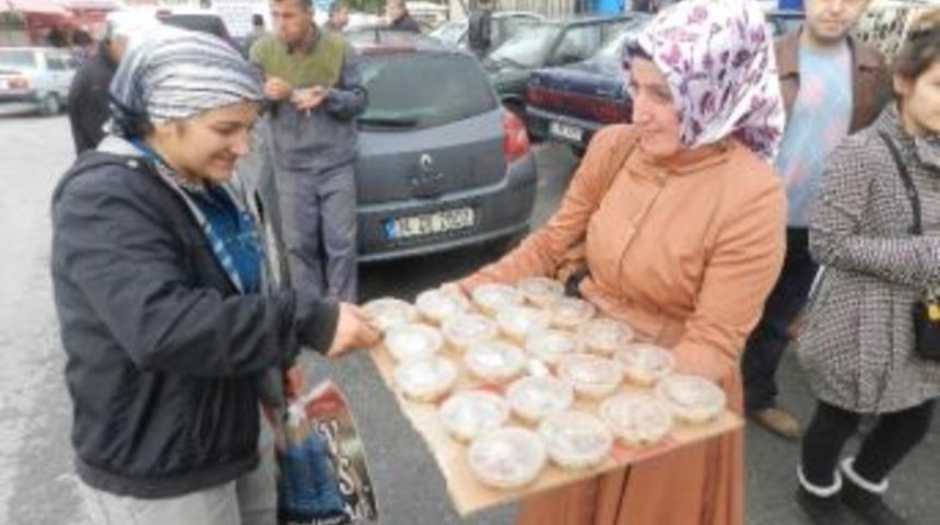 Ak parti Kapaklı Belde Teşkilatı 5 Bin Kase Aşure Dağıttı