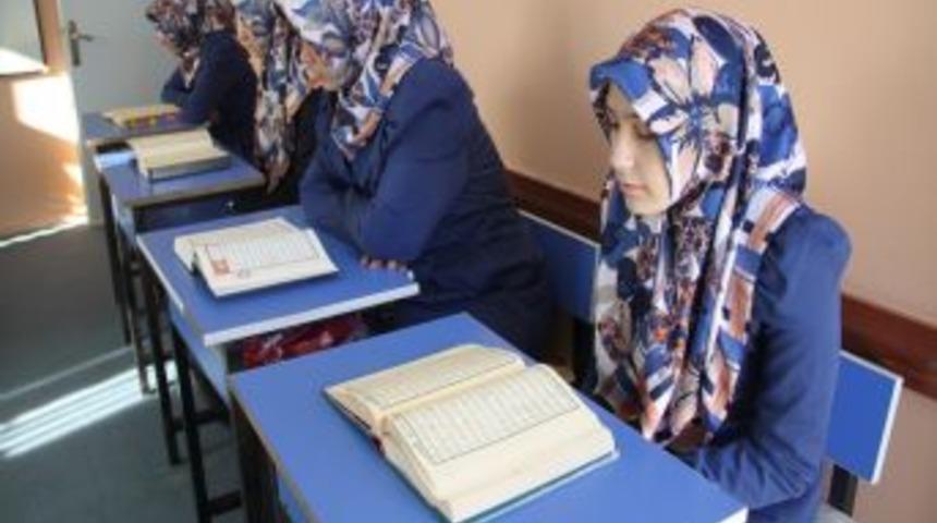 Mesai Kısıtlaması Kalktı, Isteyene Her Saat Kur'an Eğitimi Veriliyor