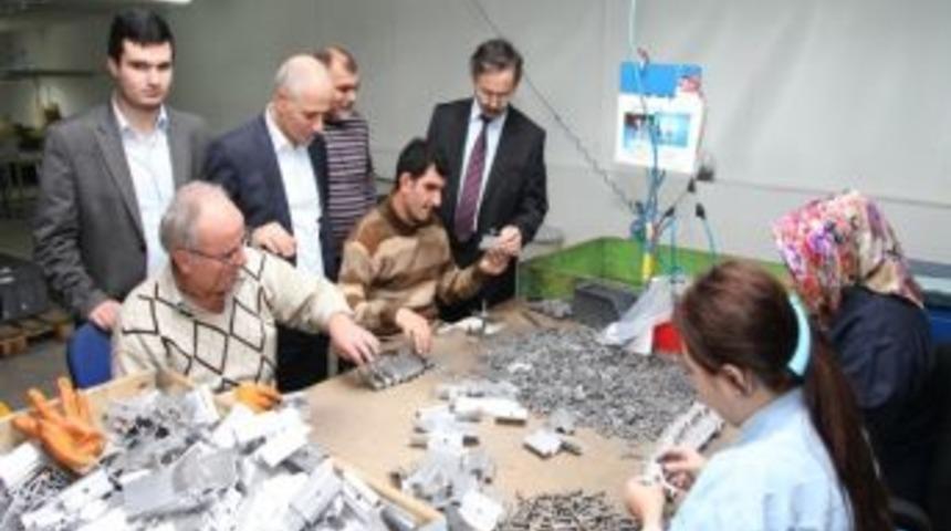 Kaymakam Parlar Ve Başkan Akbaş Engelli İş Merkezini Ziyaret Etti