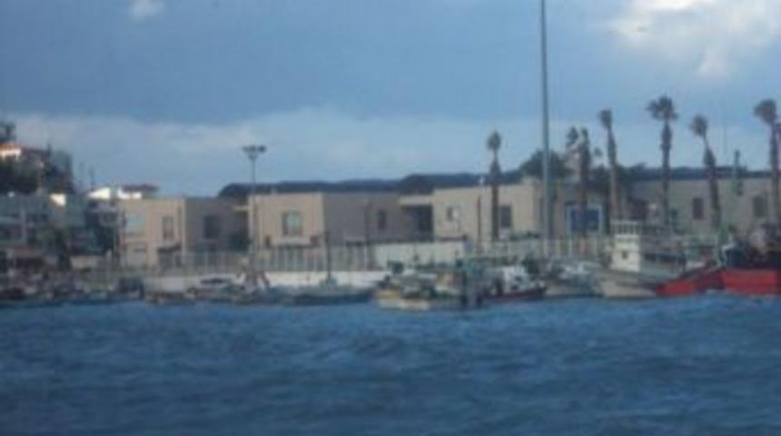 Kuşadası'nda Fırtına Ve Sağanak Yağış Etkili Oldu