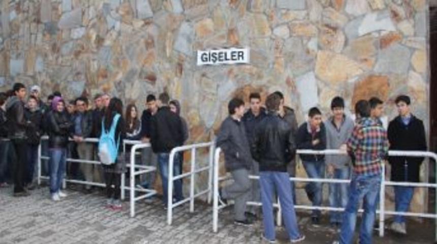 Nazilli'de Bursa Ma&ccedil;ına Yoğun İlgi