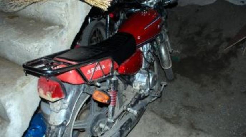 &Ccedil;alıntı Motosiklet, Bir İkametin Bah&ccedil;esinde Bulundu