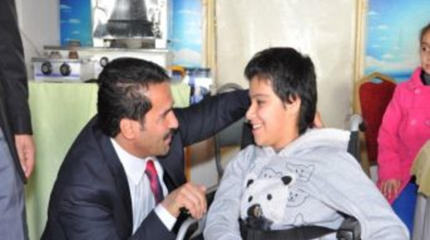 Başkan Yaman Engelli Ve Aileleriyle Bir Araya Geldi