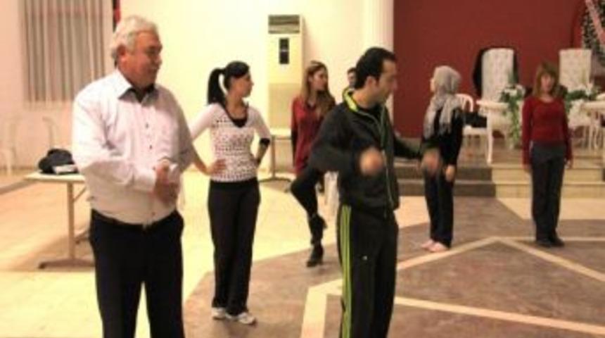 Sarıg&ouml;l Zeybek &Ouml;ğreniyor