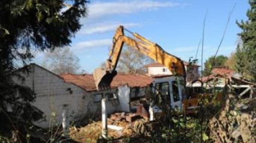 Başiskele&rsquo;de kahve tadında yıkım