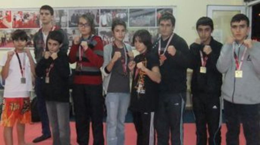 Avşarsporlu sporcular madalyaları topladı