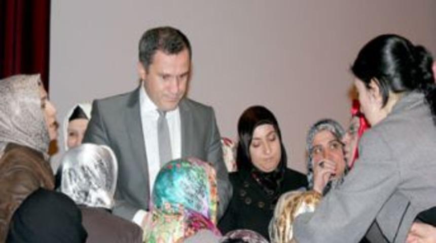 Batman'da A'dan Z'ye Kadın Sağlığı Ve T&uuml;p Bebek Konulu Konferans D&uuml;zenlendi