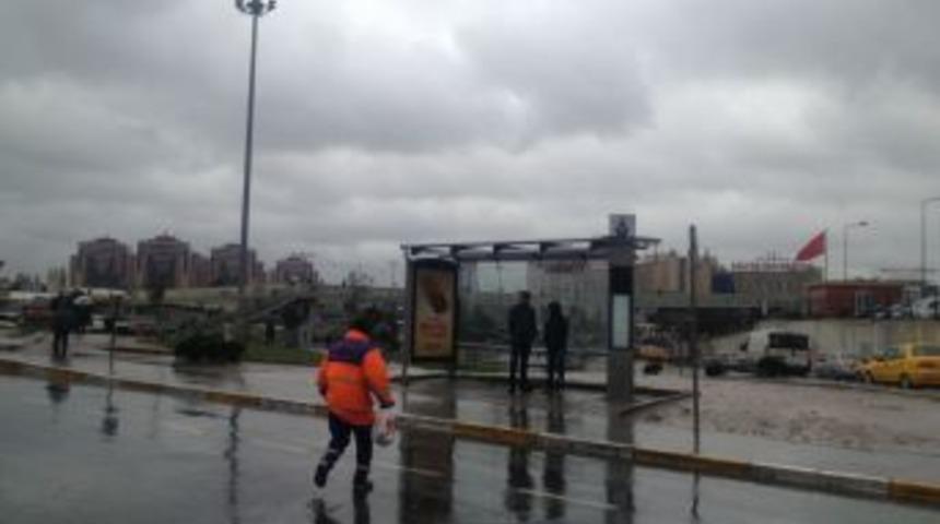 İstanbul'da Sağanak Yağmur Etkili Oldu