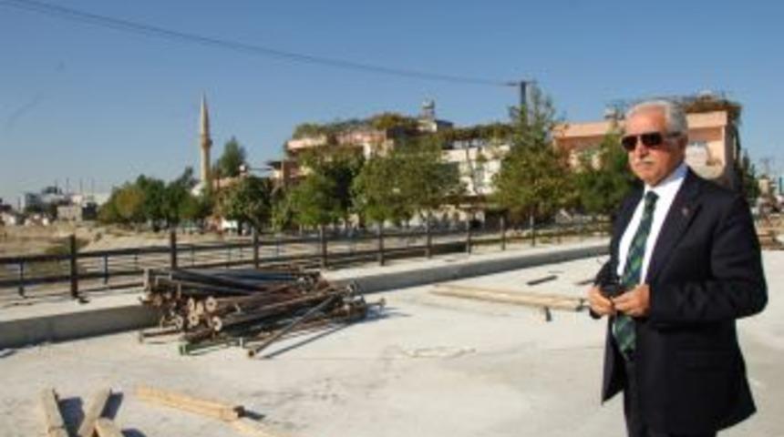 Aldırmaz'dan &Ouml;zcanlı'ya "hizmet" cevabı