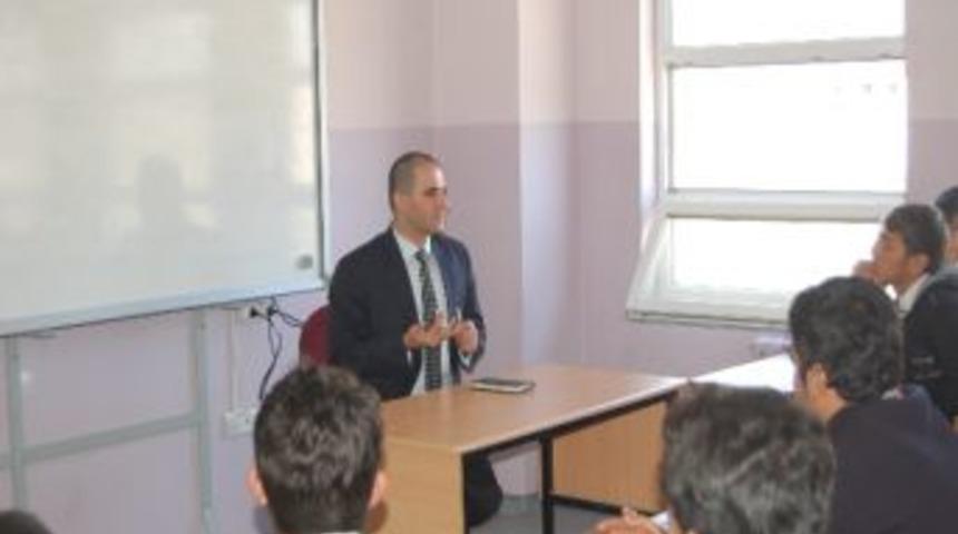 G&uuml;roymak Kaymakamı Yılmaz İmkb Lisesi'ni Ziyaret Etti