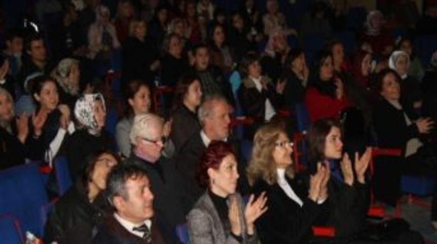 T&uuml;rkiye &Ouml;zel Eğitim Vakfı Ve Karab&uuml;k Sakatlar Derneği'nden Başkan Aksoy&rsquo;a Plaket