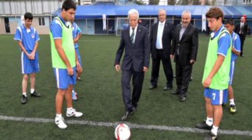 Engelliler, Demirspor Altyapı Oyuncularıyla Ma&ccedil; Yaptı