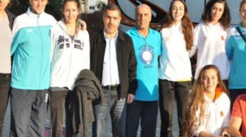 Başkan &Ccedil;elikcan Voleybolcuları Ağırladı