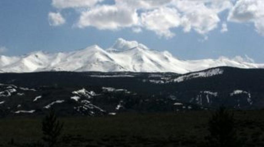 Kızıldağ’a Mevsimin İlk Karı Yağdı