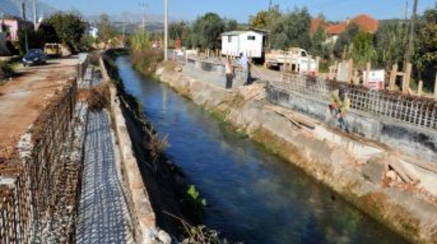 Kepez'de DSİ Kanalının &Uuml;zerine 3 K&ouml;pr&uuml; Inşa Ediliyor