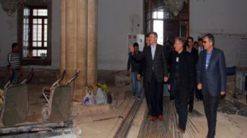 B&uuml;y&uuml;kşehir Belediyesi Tarihi Camiyi Yıkılmaktan Kurtaracak