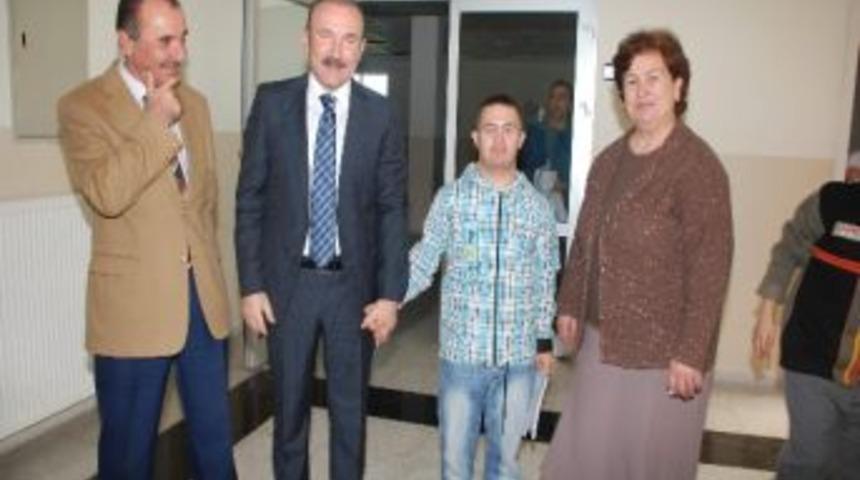 Başkan Doğan, Zihinsel Engellileri Ziyaret Etti