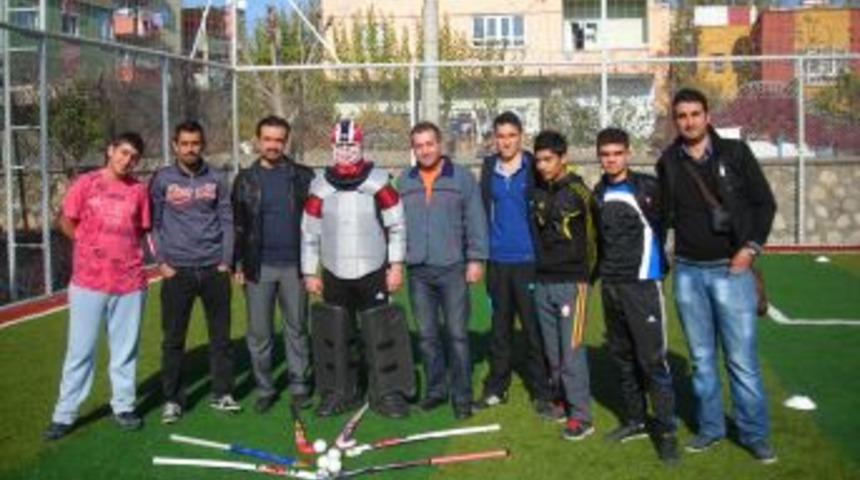 Batmanlı Gen&ccedil;ler Hokey Ile Tanıştı