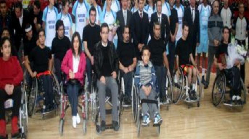 Bayan Basketbolcular Engelli Oldu, Engellilerle Basketbol Oynadı