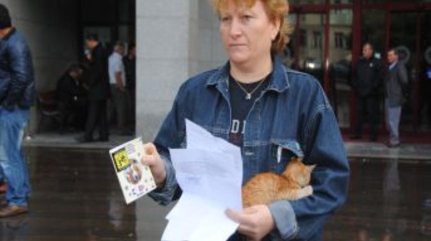 Kedisini &Ouml;ld&uuml;rd&uuml;ğ&uuml; Iddiasıyla Komşusu Hakkında Su&ccedil; Duyurusunda Bulundu