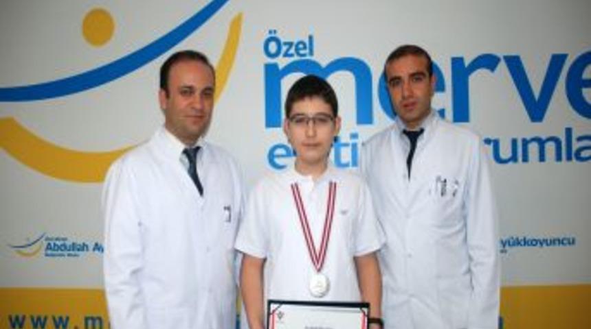 Sel&ccedil;uklu Abdullah Aymaz Ortaoukulu&rsquo;na T&Uuml;BİTAK&rsquo;tan G&uuml;m&uuml;ş Madalya