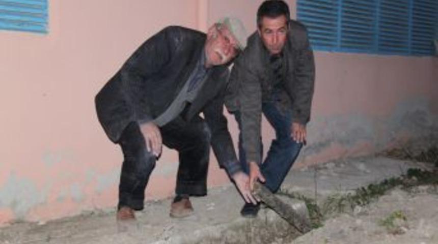 Kablo Hırsızları &Ccedil;ift&ccedil;iyi Mağdur Ediyor