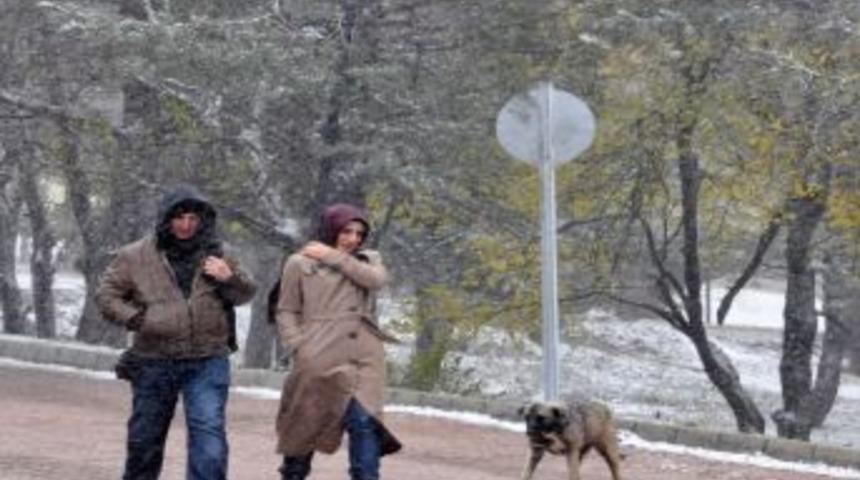 Abant Beyaz Gelinliğini Giydi