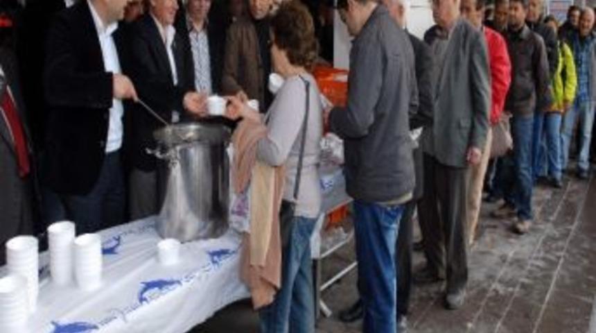 Başkan Evcilmen, Aşure Dağıttı