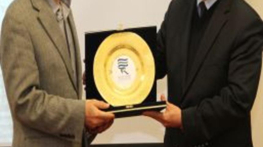 Bostancı: Siyaset, D&uuml;nyanın Her Yerinde Ikiy&uuml;zl&uuml; Bir Kimliğe Sahiptir