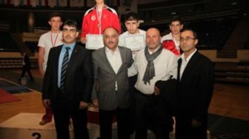 Kick Boks&rsquo;a G&uuml;ng&ouml;ren damgası