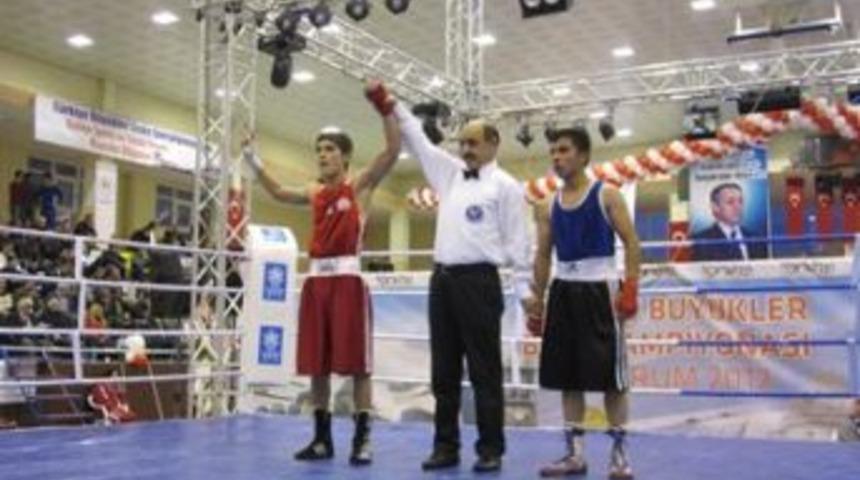 Boks&ouml;rlerden T&uuml;rkiye Şampiyonasında 7 madalya