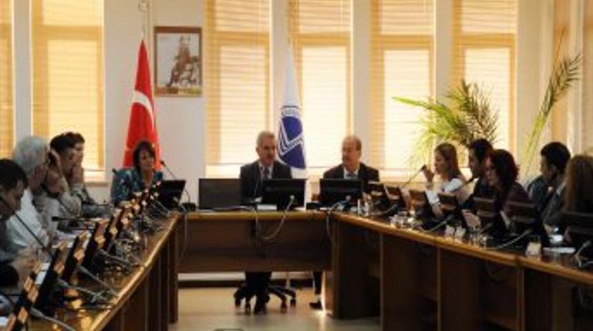 Sakarya &Uuml;niversitesi, Faaliyetlerini Sorguluyor