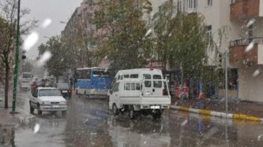 Aksaray&rsquo;a Yılın İlk Karı D&uuml;şt&uuml;