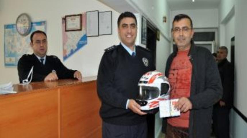 Motosiklet Ehliyetine Bedava Kask